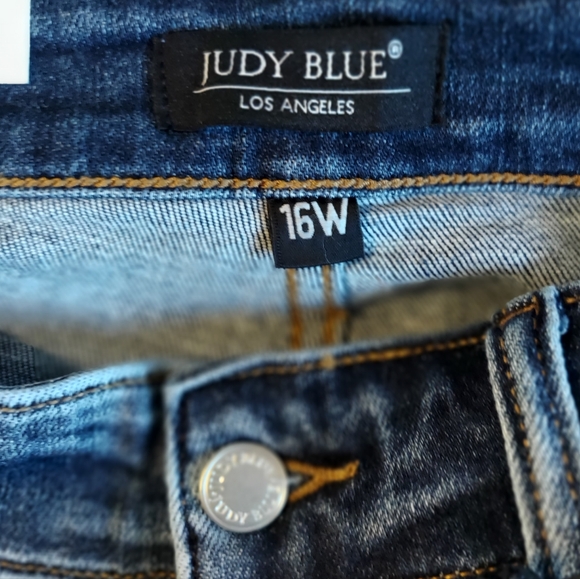 NWT Judy Blue Mid Rise Slim Fit 16W - Picture 4 of 9